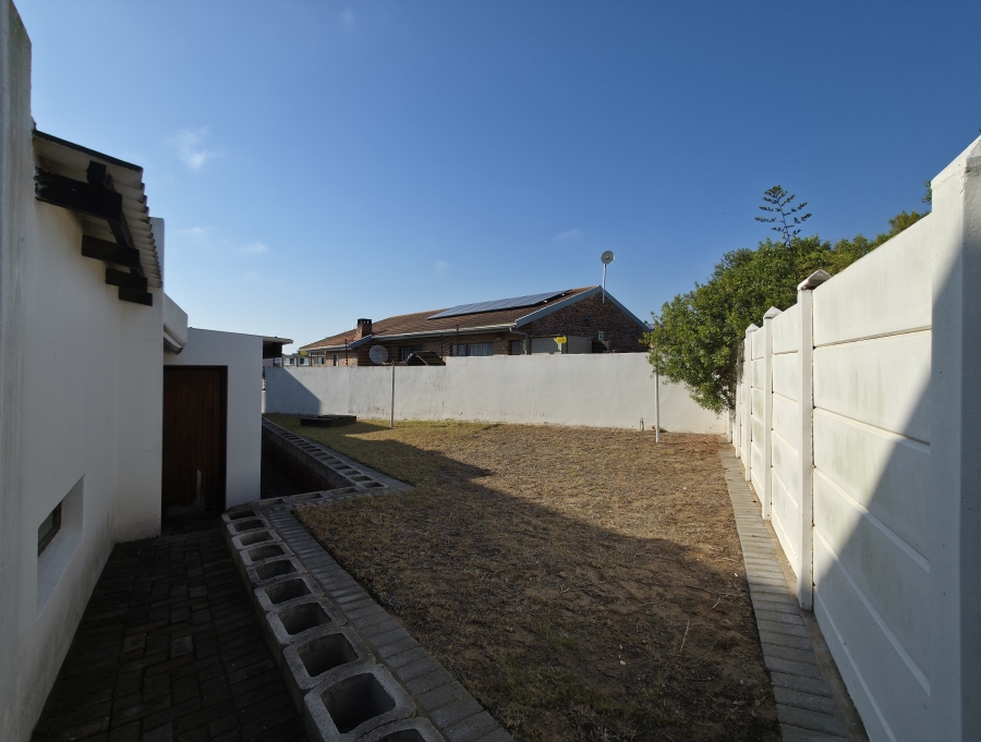 5 Bedroom Property for Sale in Wavecrest Eastern Cape